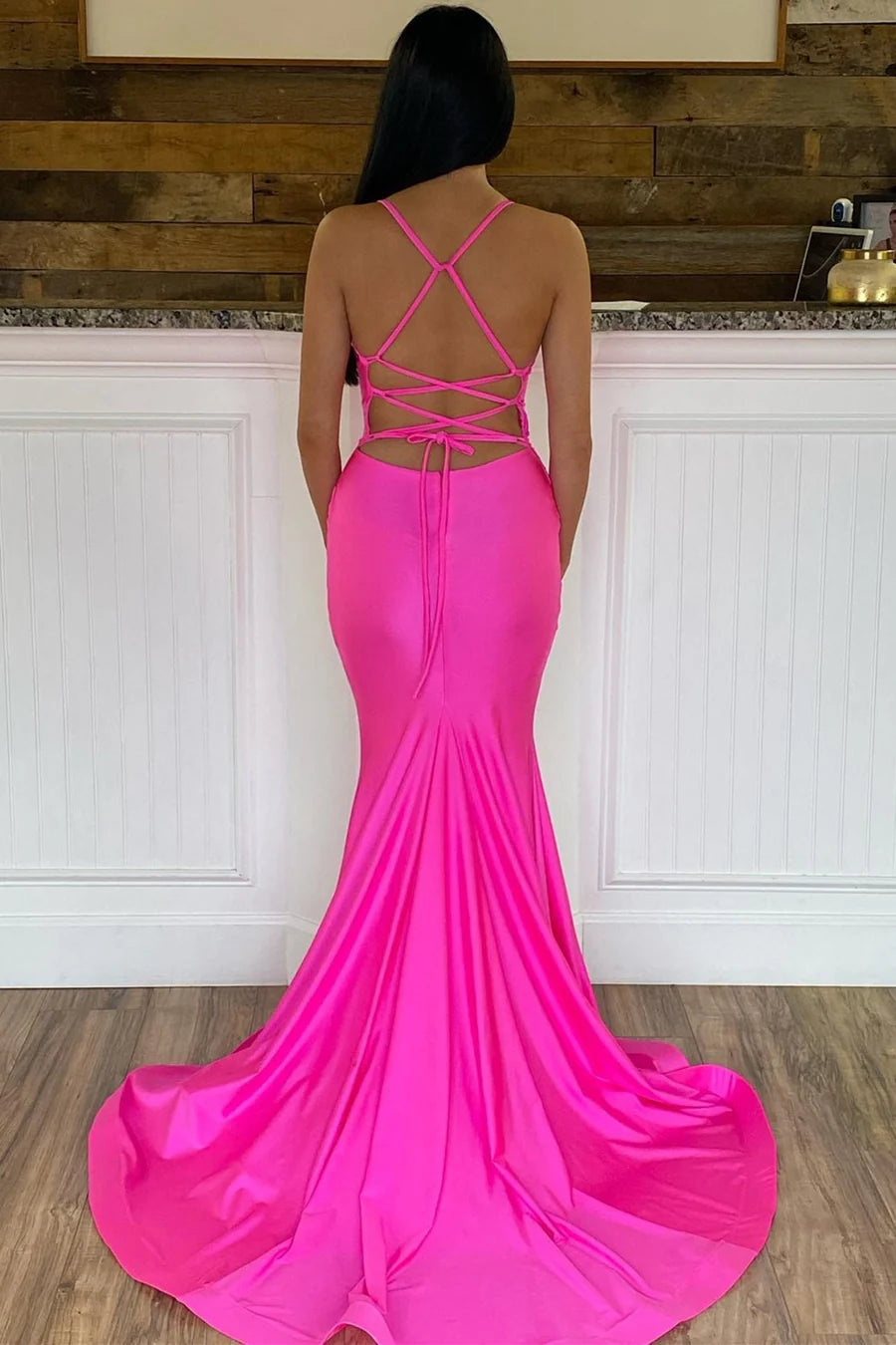 Vestido de fiesta de sirena con escote en V y espalda con cordones